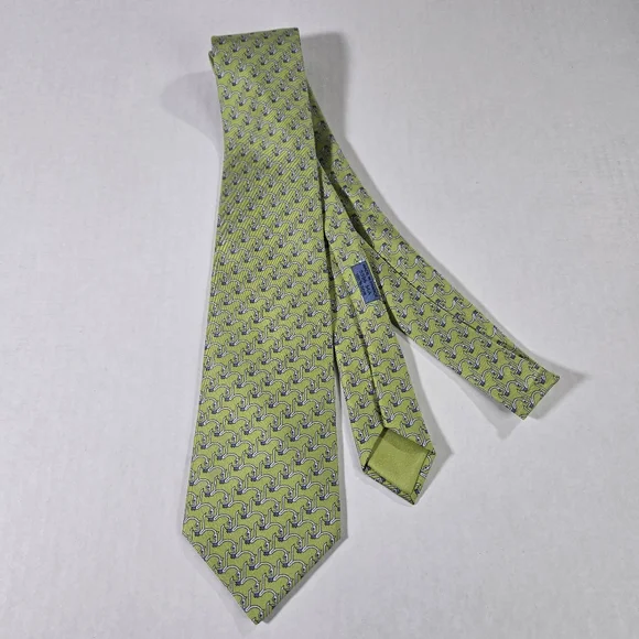Hermes Paris France 100% Silk Necktie Mens Green Geometric Print 3.5 Width
